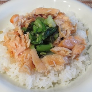 シャキシャキ！チンゲン菜と鮭の丼